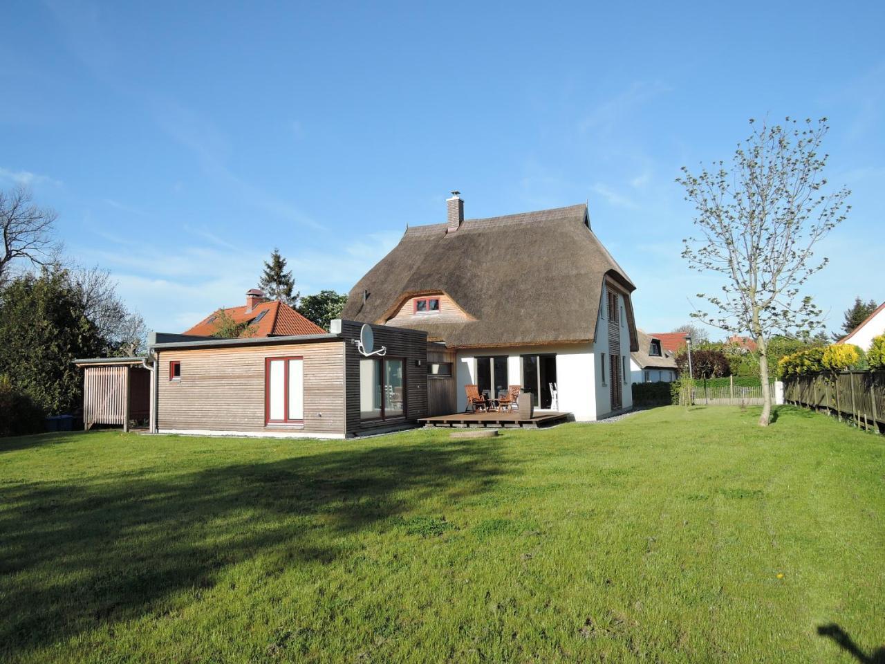 Reetdachhaus "Treibholz" Wiek auf Ruegen Exterior foto