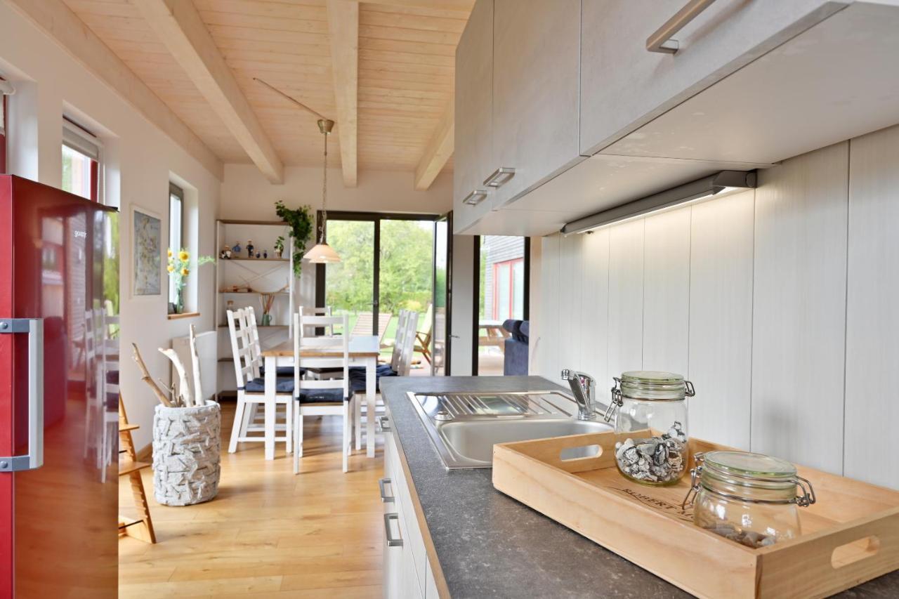 Reetdachhaus "Treibholz" Wiek auf Ruegen Exterior foto