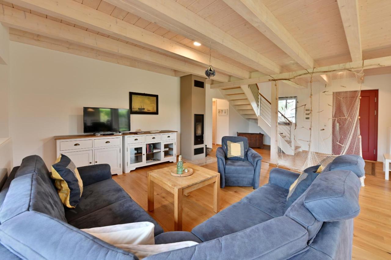 Reetdachhaus "Treibholz" Wiek auf Ruegen Exterior foto